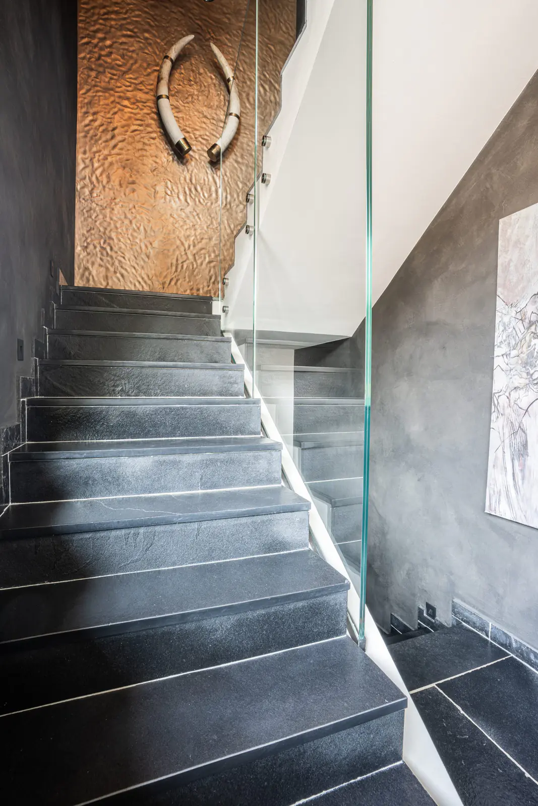 Göls Gruppe: marble lime technique meets real metal