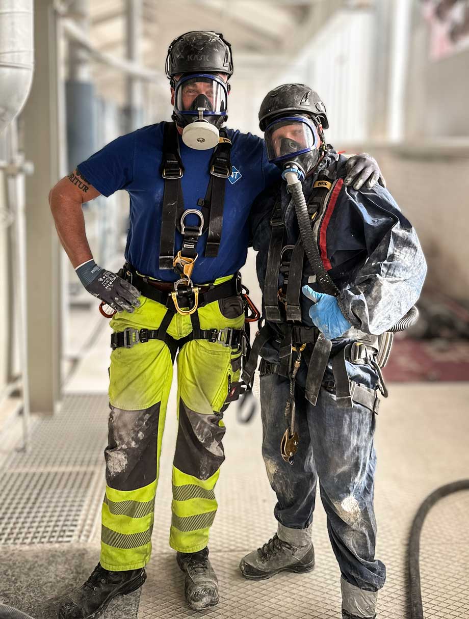 NT Service GmbH – employees in full protective gear during industrial specialized cleaning